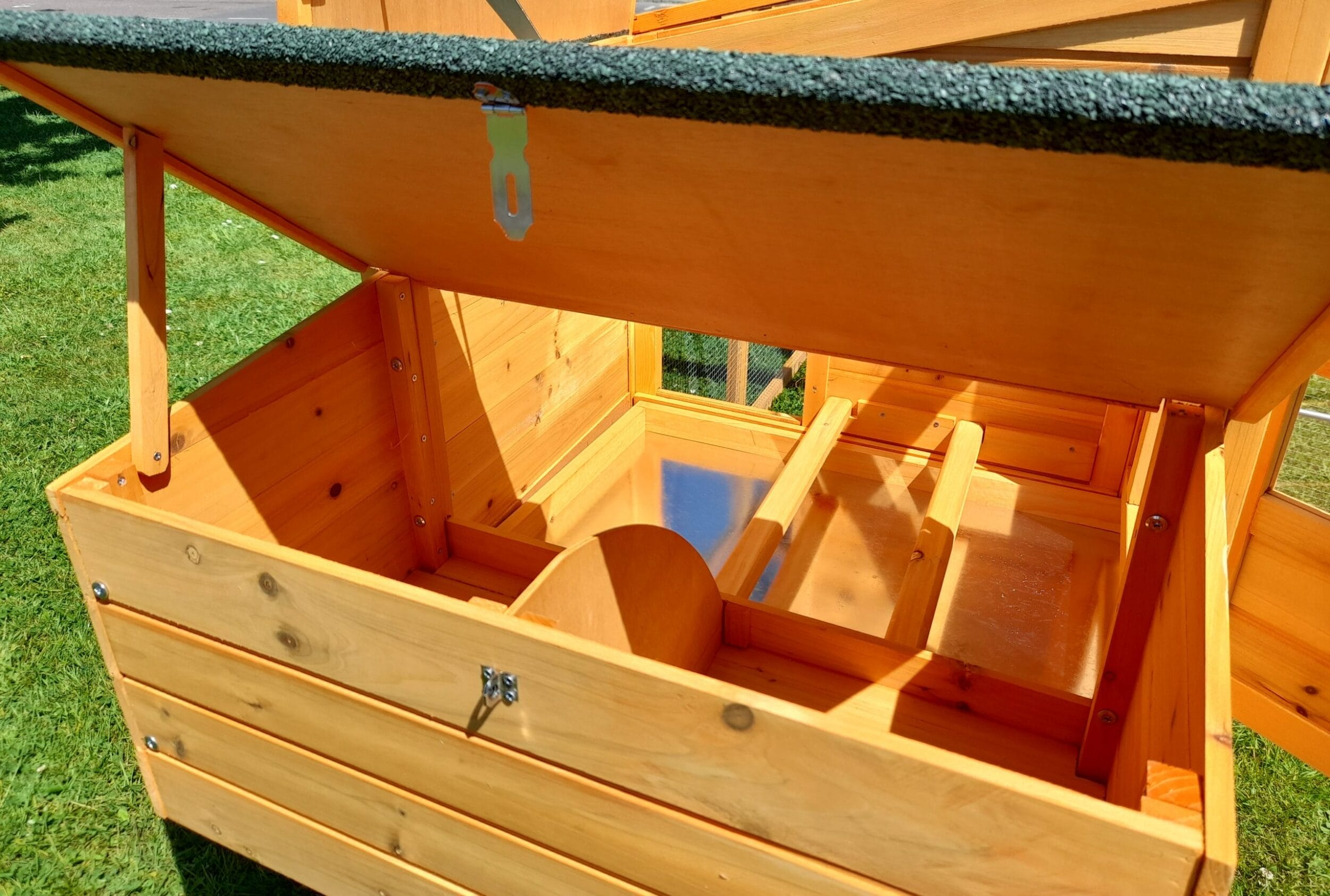 Chicken House CC3000XWR Cocoon Chicken Coops And Houses