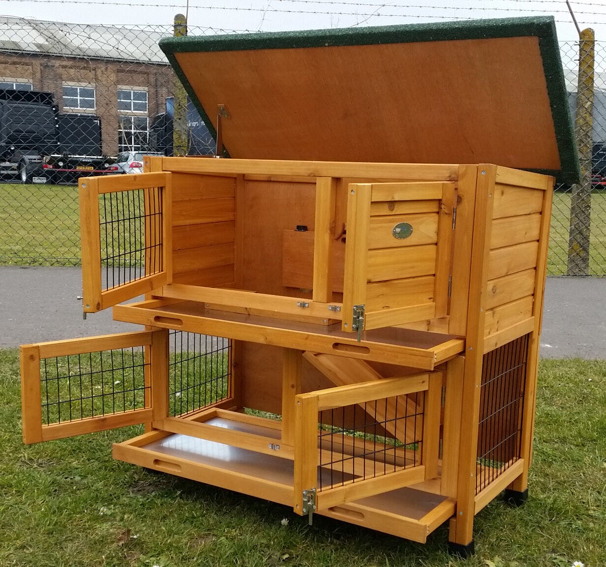 Roger 3ft Rabbit Hutch Natural Cocoon